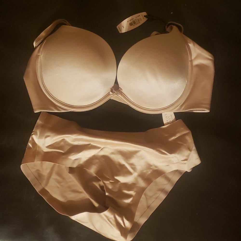 Victoria secret plunge push up 34C with free panty